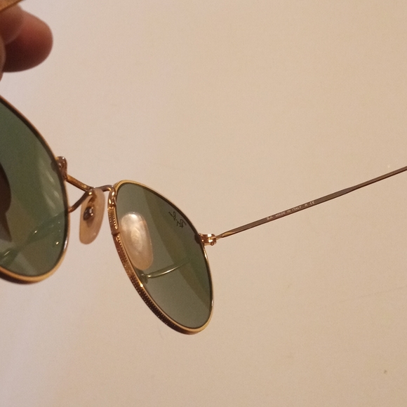Authentics Ray-Ban 3447 Round Sunglasses. - Picture 8 of 8
